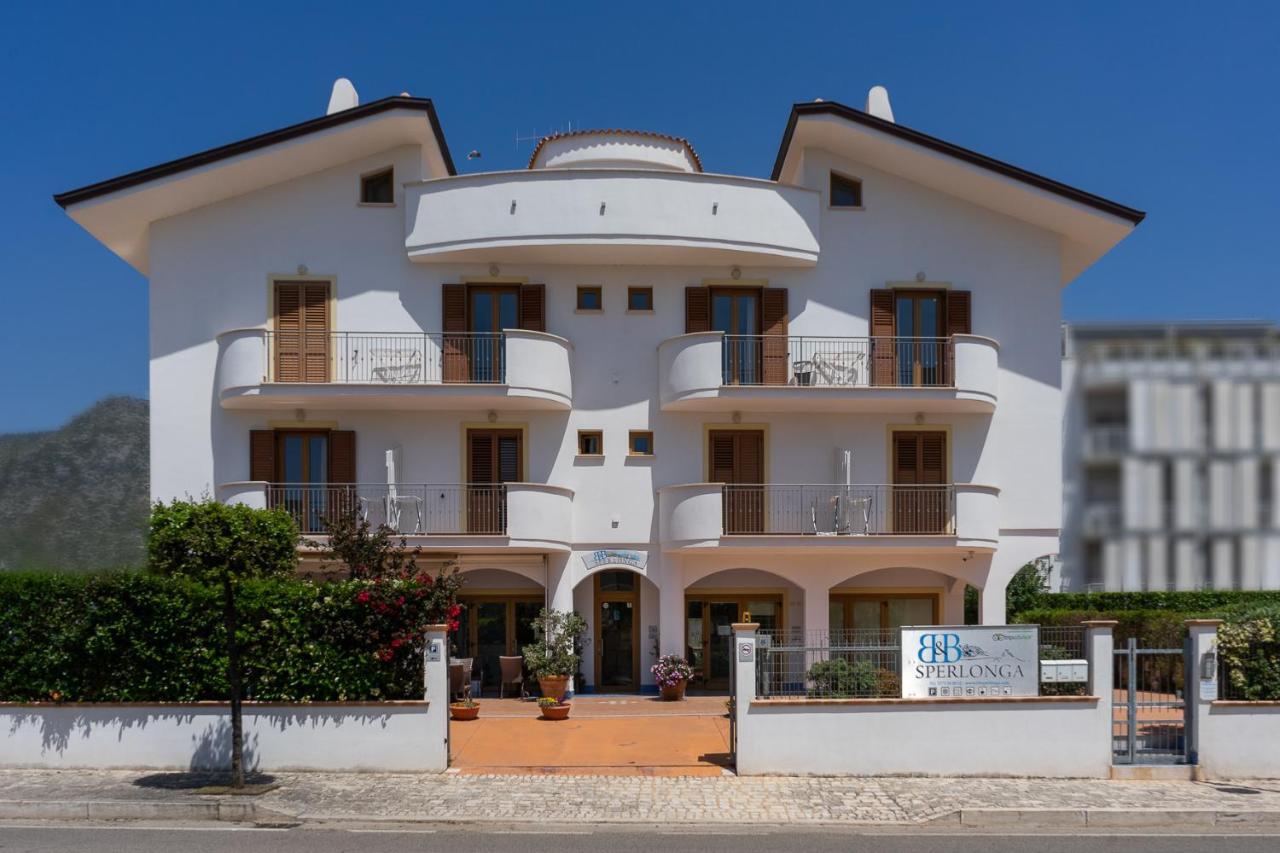 B&B Sperlonga Bagian luar foto