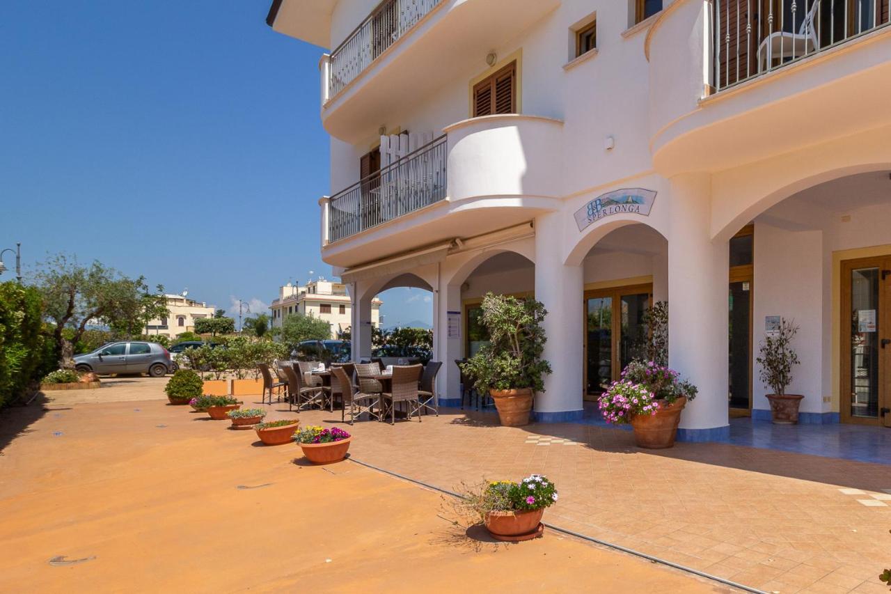 B&B Sperlonga Bagian luar foto