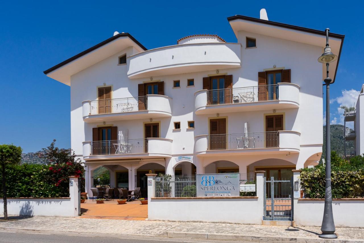 B&B Sperlonga Bagian luar foto
