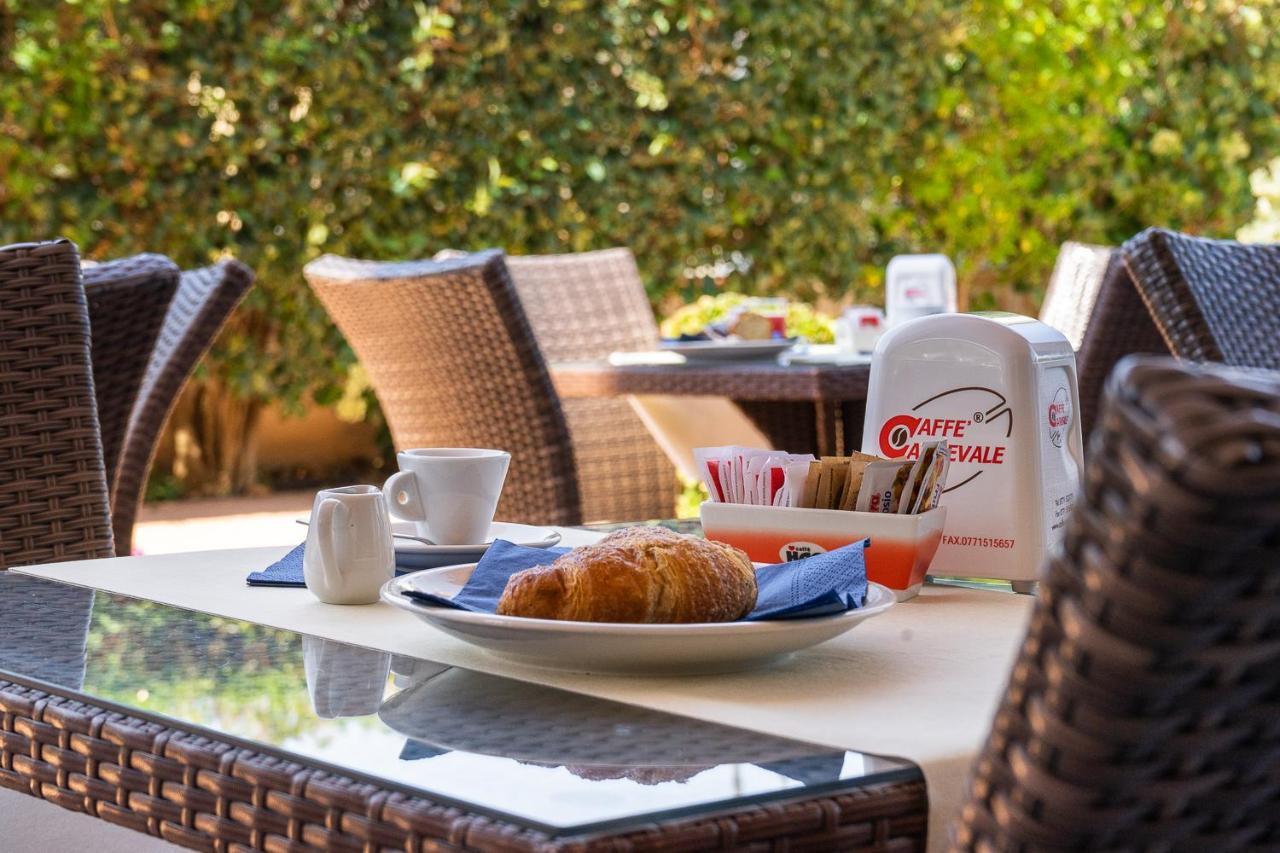 B&B Sperlonga Bagian luar foto