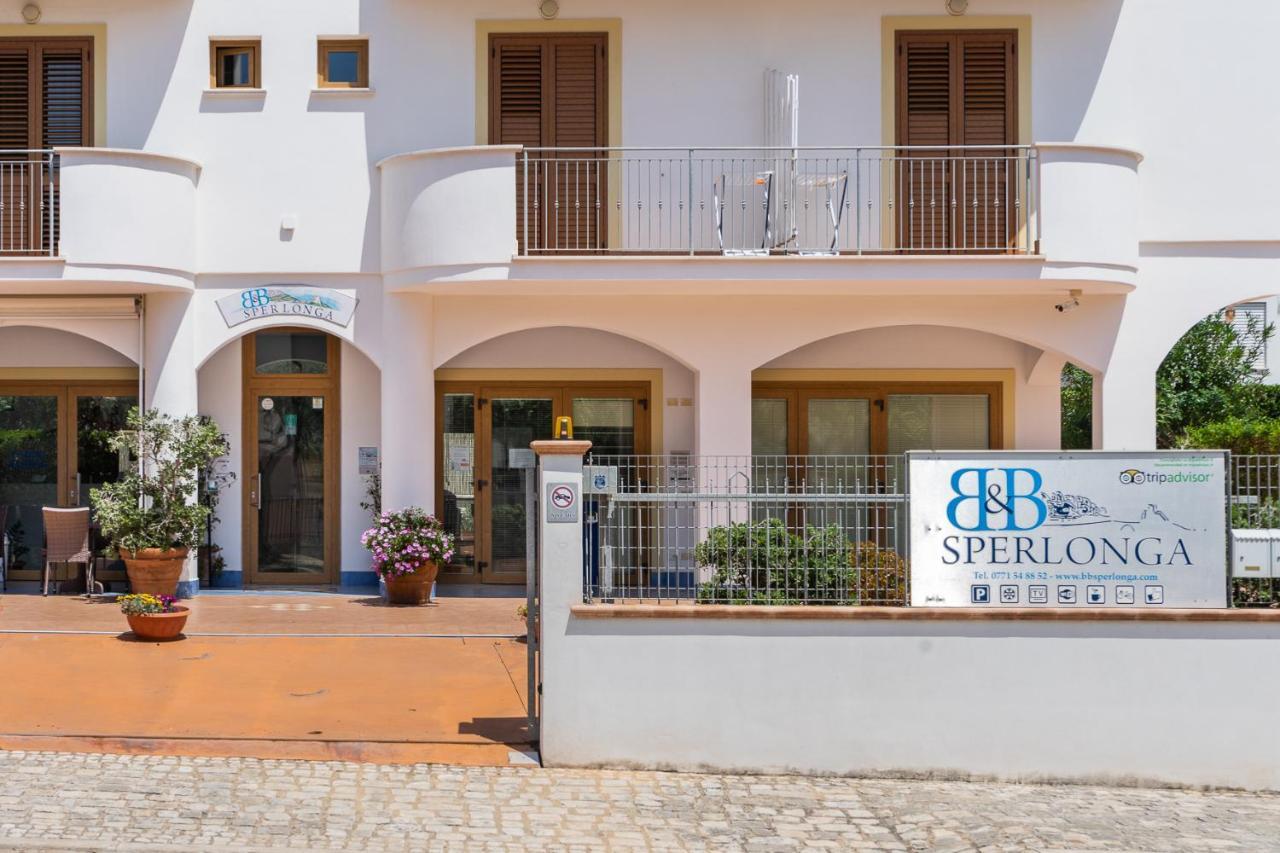 B&B Sperlonga Bagian luar foto