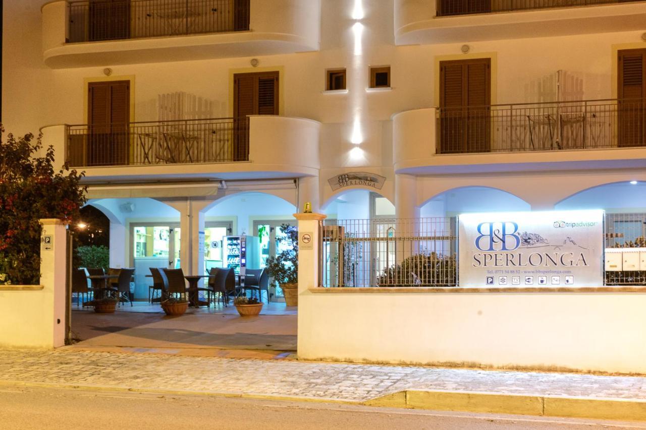 B&B Sperlonga Bagian luar foto