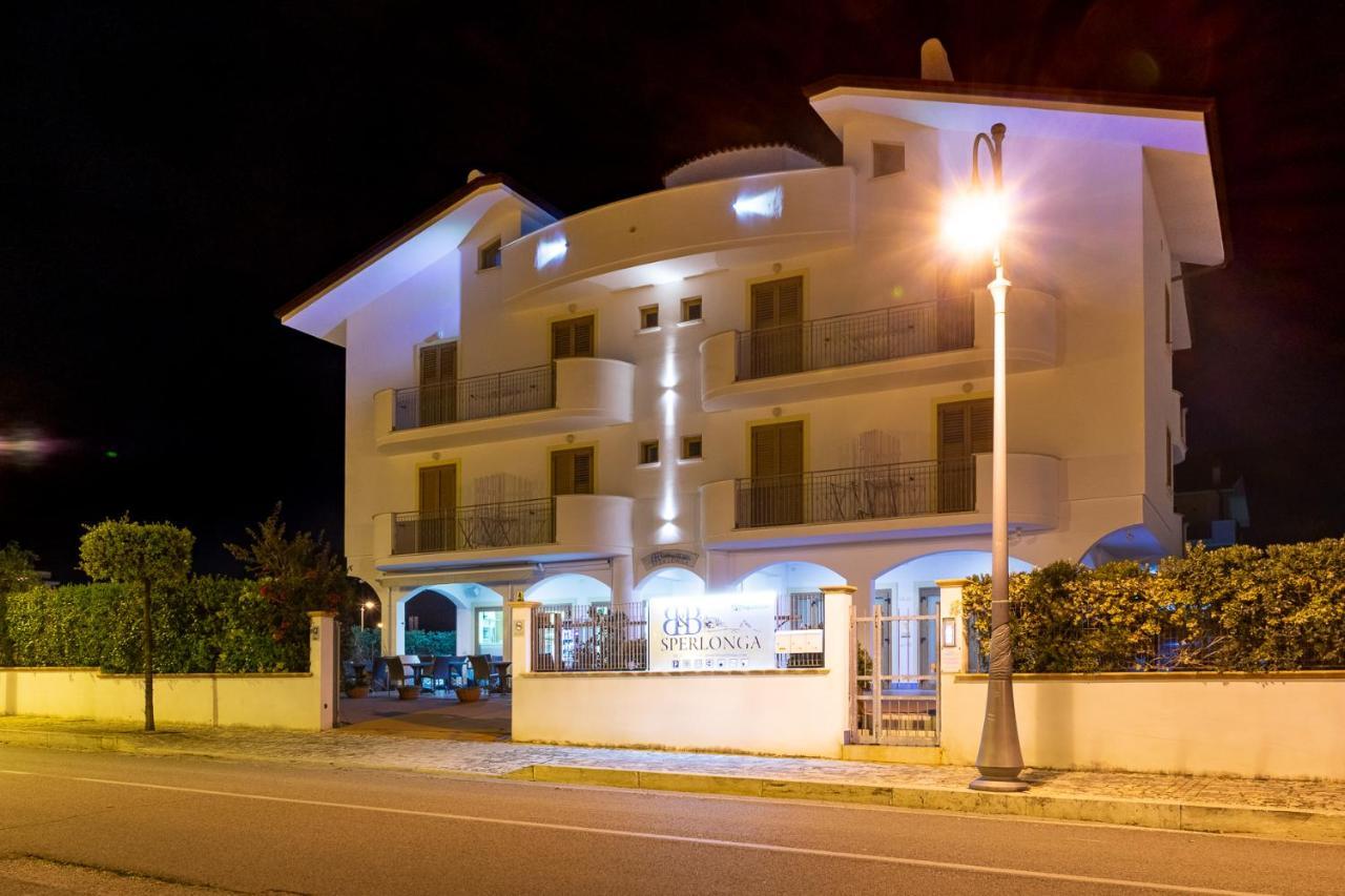 B&B Sperlonga Bagian luar foto